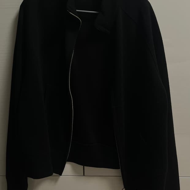 Aieul comfy zip up black 50사이즈 팝니다