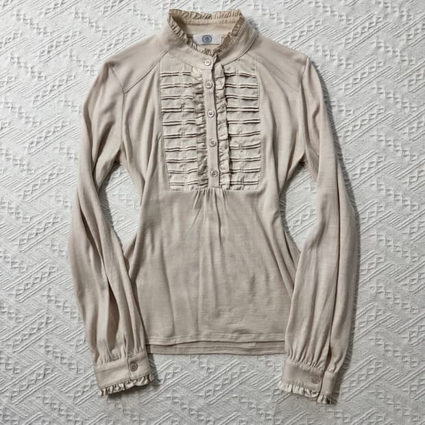 울 러플 버튼 넥 롱 슬리브 블라우스