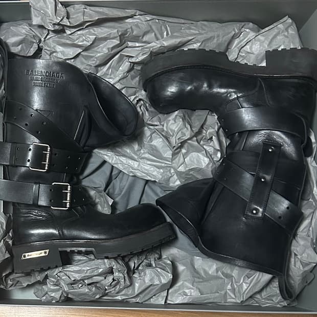 발렌시아가 베놈부츠 하이 (42) 급처합니다