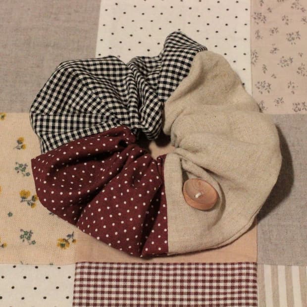 핸드메이드 패치워크 단추 스크런치