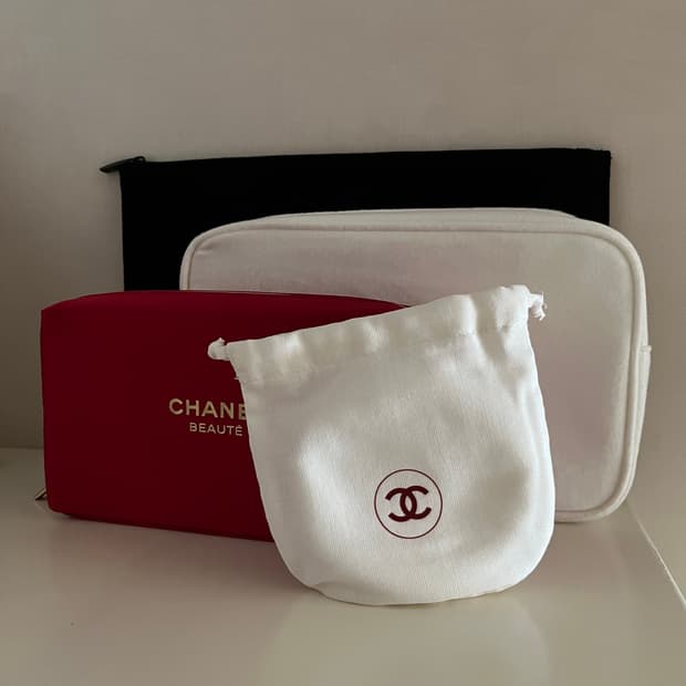 샤넬 뷰티 파우치 4종