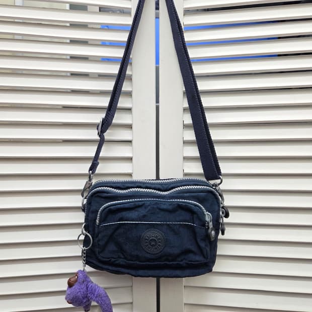 키플링 네이비 미니 크로스백