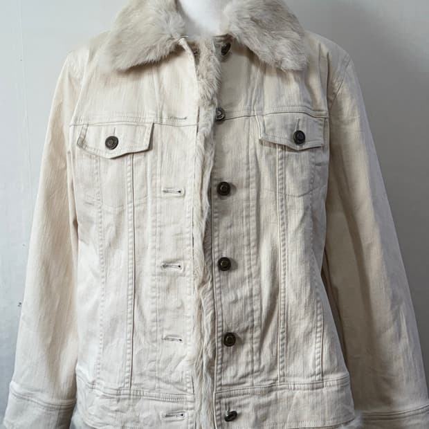 퍼 탈부착 화이트 코튼 자켓