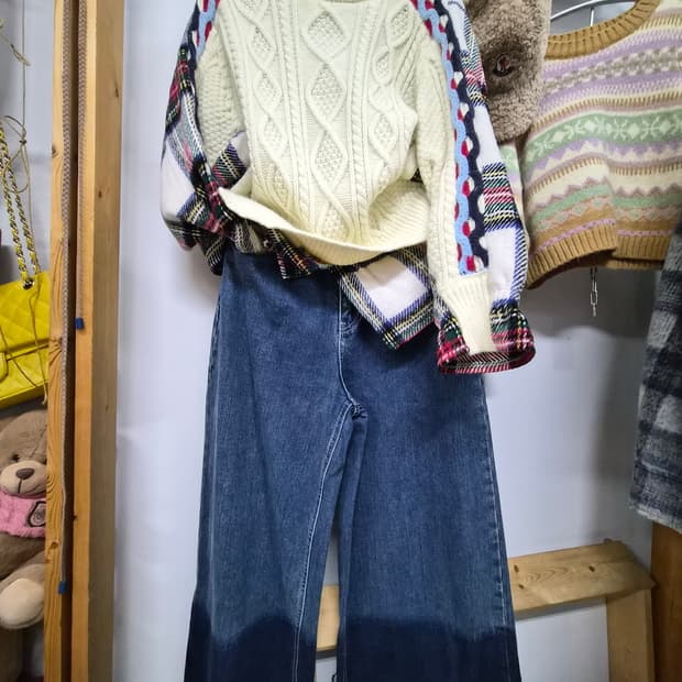 톰보이 배색 니트.  디자이너 와이드데님