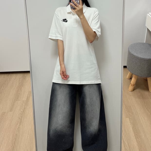 나이키 스우시 자수로고 화이트 카라 반팔 티셔츠