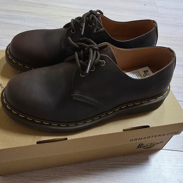 닥터마틴 1461 3홀 빈티지 브라운 팝니다.