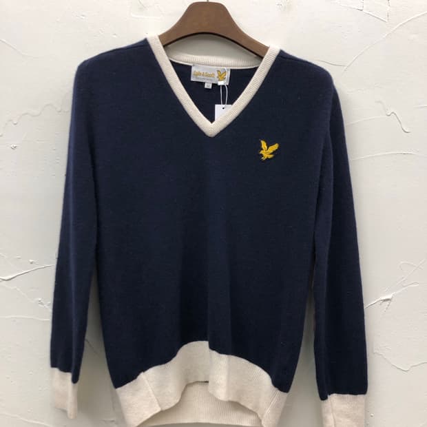 영국 생산 브이넥 니트