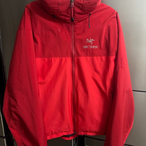 아크테릭스 피션 AR 캐나다 메이드