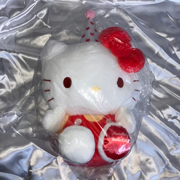 (택O/일본 정품) 몬치치 x 헬로키티 콜라보 꼬깔모자 인형