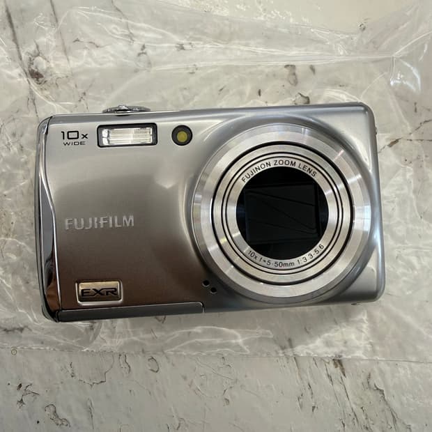 후지필름 파인픽스 f70 exr 디카 실버색상 판매합니다