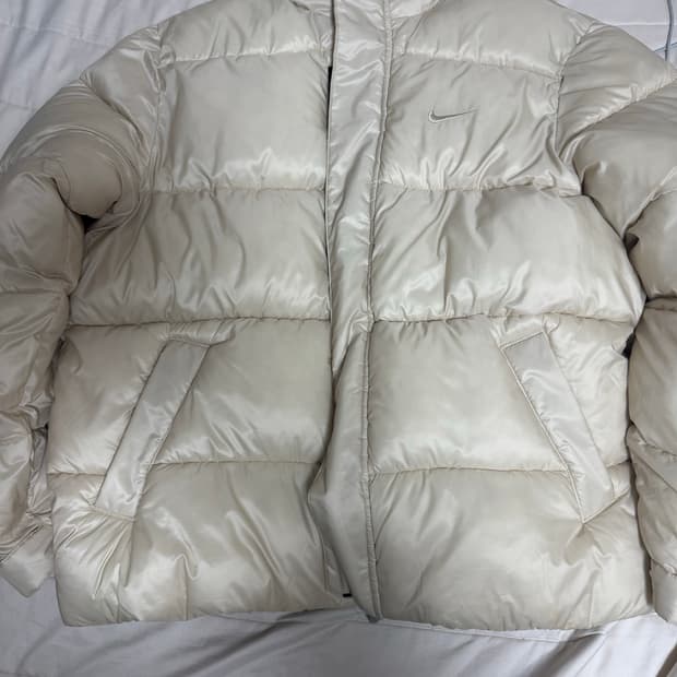 나이키 크림 다운패딩