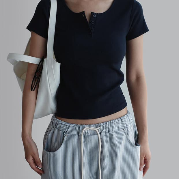 라룸 헨리넥 티셔츠(네이비) 새상품