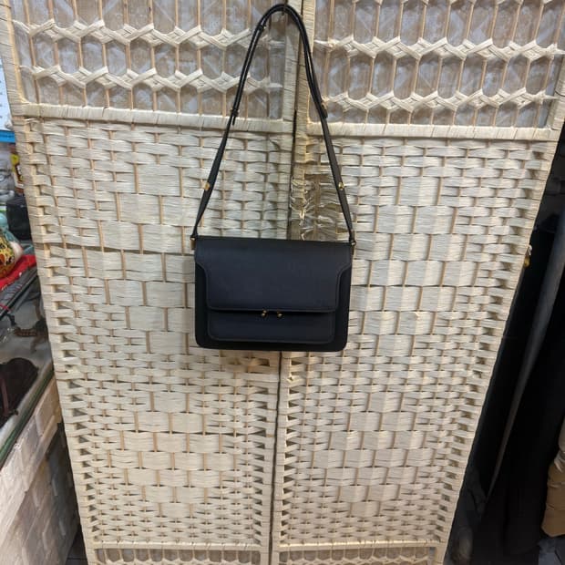 정품 마르니 미니 트렁크백 팝니다