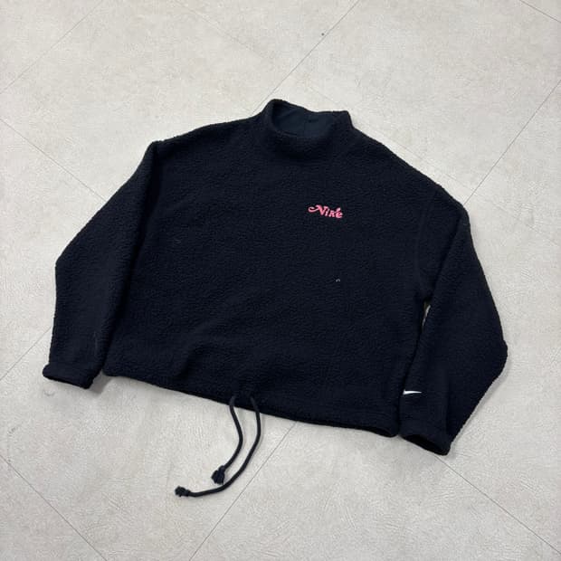 나이키 스몰로고 플리스 크롭 맨투맨