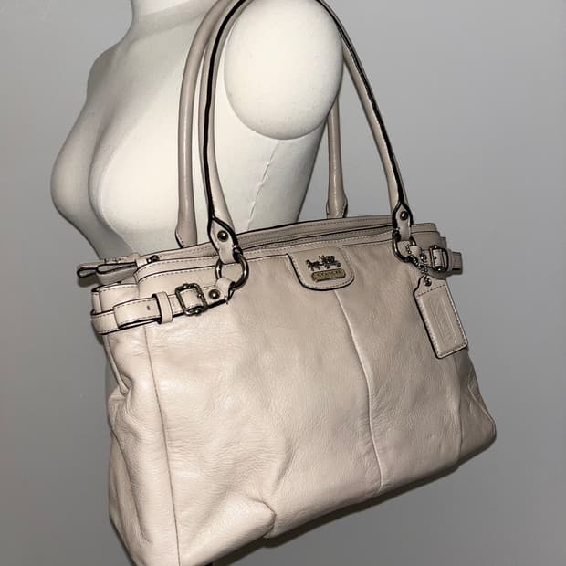 Coach beige pink shoulder bag
