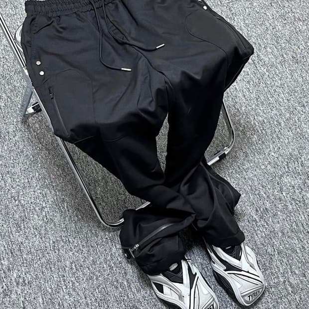 스냅 지퍼 디테일 팬츠