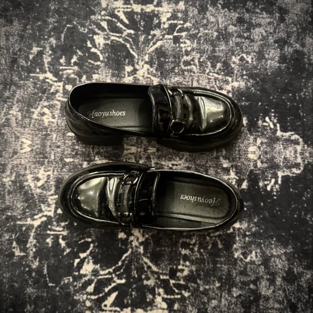 Vintage patent black shoes