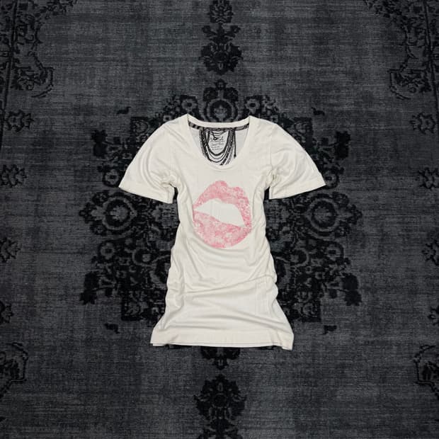 Nora sweet rock lip t shirts