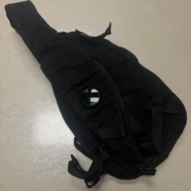 CP컴퍼니 슬링백