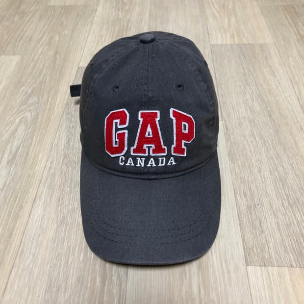 (ONE SIZE) 갭 GAP 펠트 자수 OG 로고 볼캡 차콜