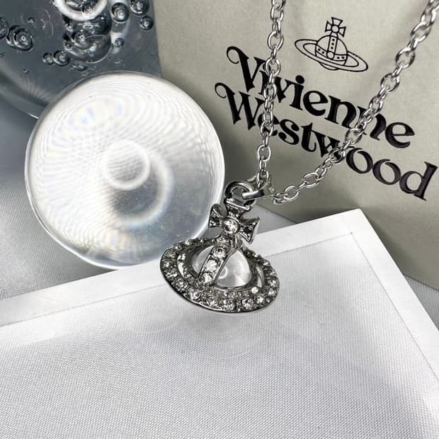 비비안웨스트우드 화이트 크리스탈 3d orb 팬던트 체인 목걸이(새상품)