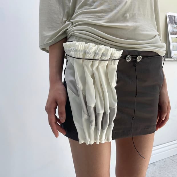 울리카상투스 CURTAIN MINI SKIRT (BROWN)