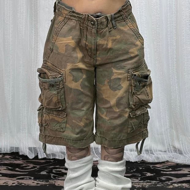 베이지 브라운 카모 멀티 포켓 카고 하프 팬츠