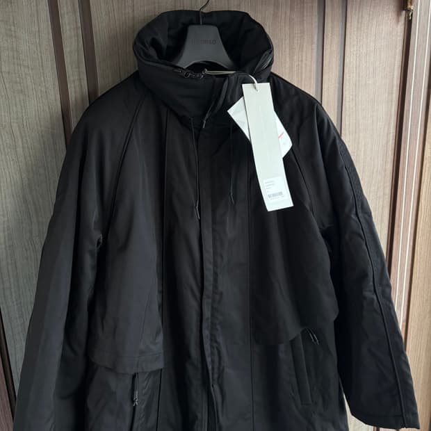 새상품(M)언어펙티드 파라슈트 코트 블랙