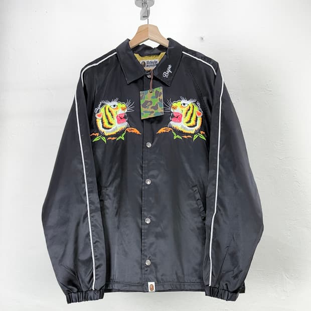 베이프 20ss 타이거 엠브로이드 코치 자켓