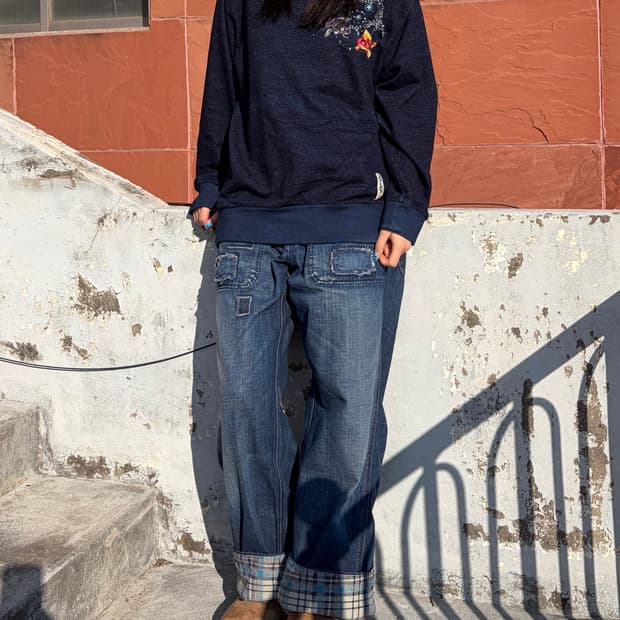 고쿠 오리엔탈 자수 맨투맨