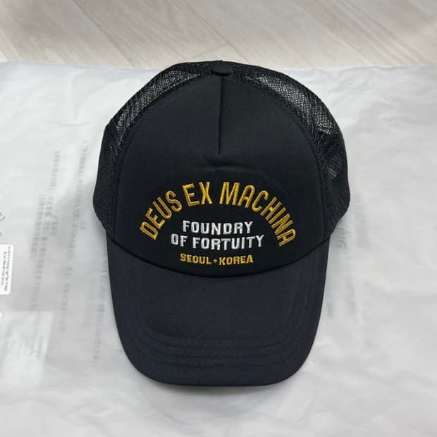 데우스 서울 모자