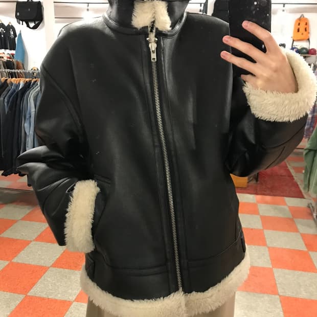 지오다노 무스탕