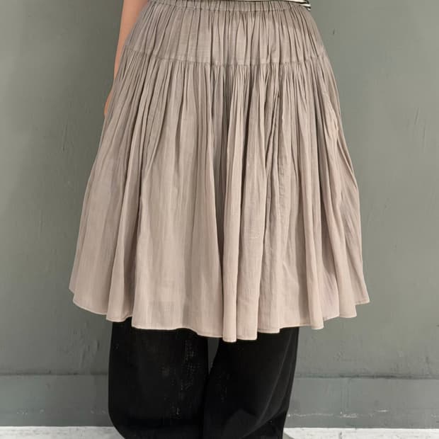 mute beige pleats detail skirt