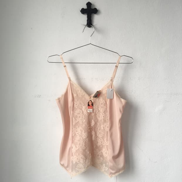 Lace point slip sleeveless