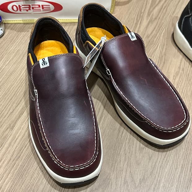 비즈빔 x 소프넷 트웜블리 슬립온 