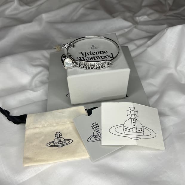 비비안 웨스트우드 로고 플레이트 참 브레이슬릿