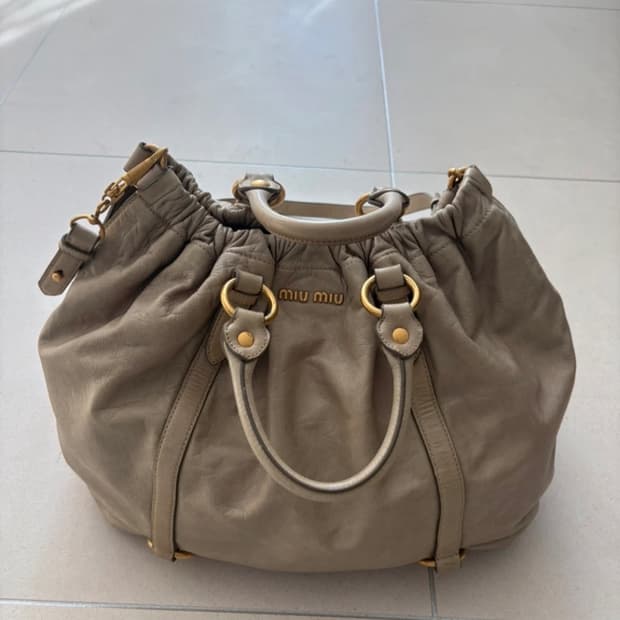 미우미우 가죽토트백