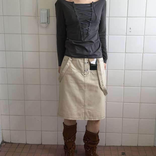Lace up point sleeve