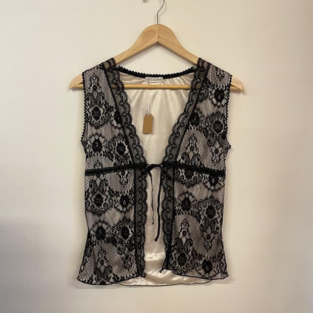 Veil lace sleeveless