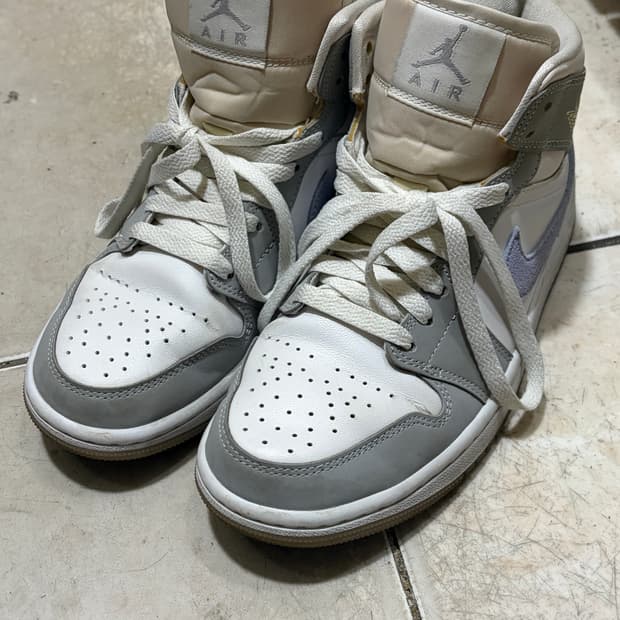 나이키 조던1 미드 울프그레이 235 판매
