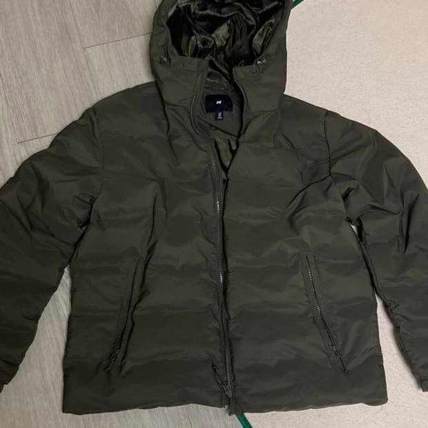 h&m 남자 레귤러핏 퍼프 재킷 판매 (다크 카키색상)