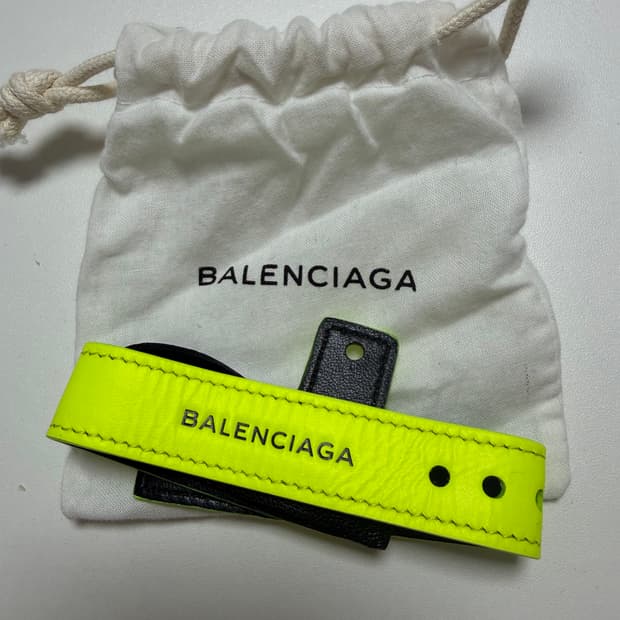 발렌시아가 레더 브레잇슬릿