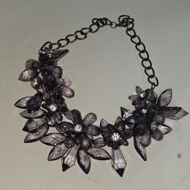 zara 빈티지)블랙 아크릴 크리스탈 앤틱 고딕모리갸루 플로럴 목걸이