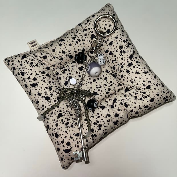 핸드메이드 에잇볼 키링 (이니셜 추가 가능)