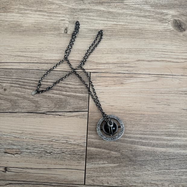 비비안 웨스트 우드 검정 목걸이