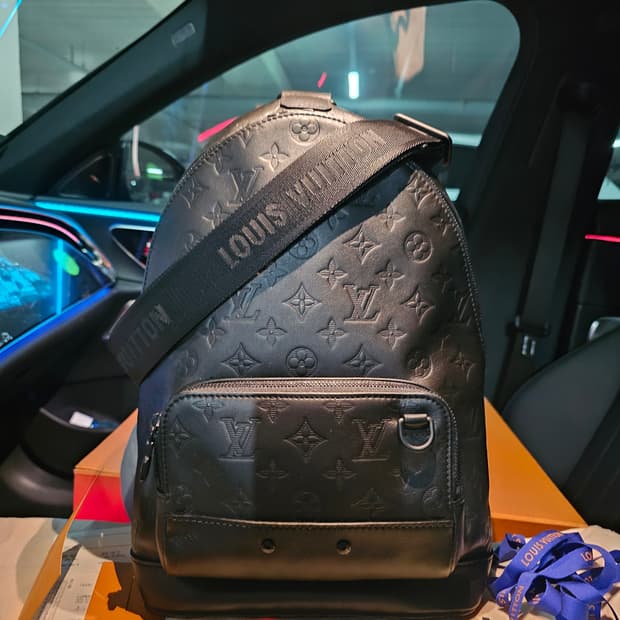 루이비통 쉐도우 올레더 모노그램 레이서 슬링백 크로스백