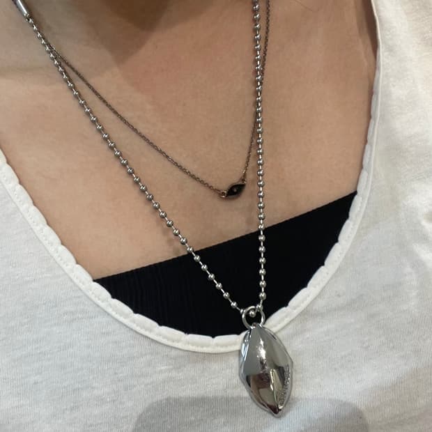 BADBLOOD pendant necklace