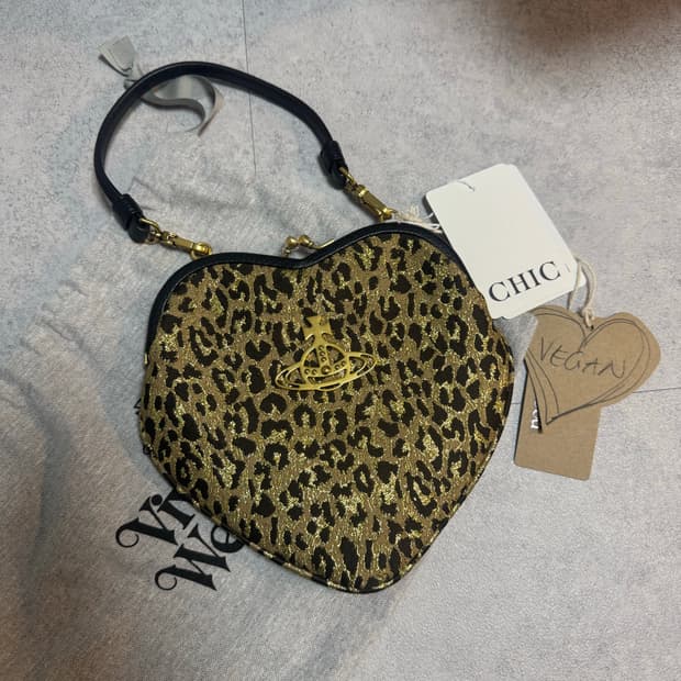 비비안웨스트우드 벨 하트 프레임 퍼스 백