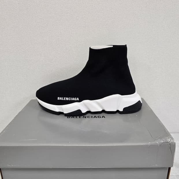 발렌시아가 스피드러너 38