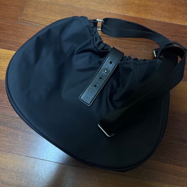 해칭룸 나일론 웨이비 백 (미들 사이즈)